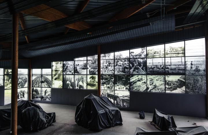 Guerre et paix en Ardennes - Installation du mur rideau