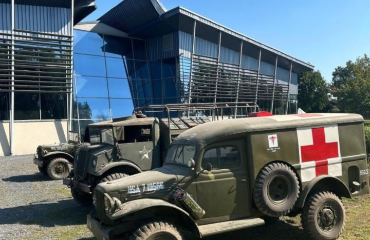 Véhicules militaires historiques présentés au Musée Guerre et Paix lors des Journées européennes du patrimoine 2026
